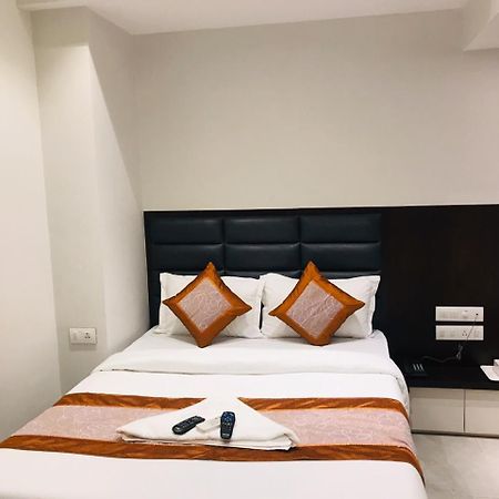 Hotel Flora Suites - Fort Mumbai Exteriör bild