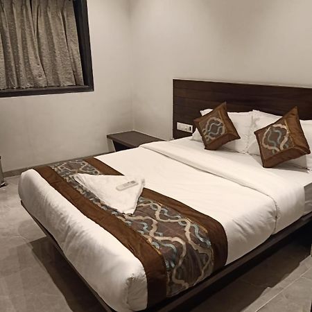Hotel Flora Suites - Fort Mumbai Exteriör bild