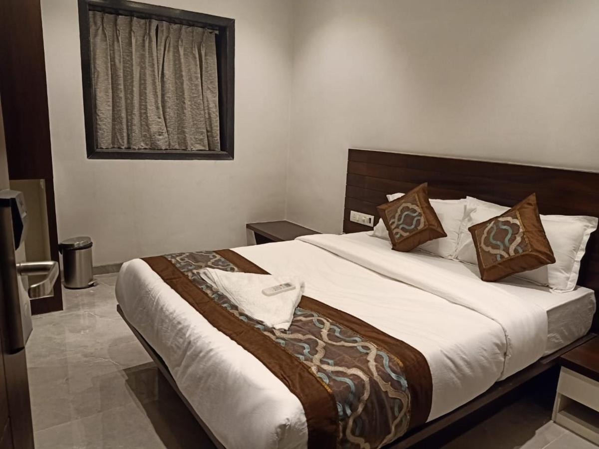 Hotel Flora Suites - Fort Mumbai Exteriör bild