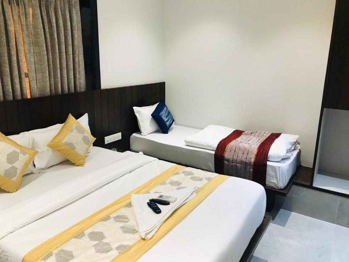 Hotel Flora Suites - Fort Mumbai Exteriör bild