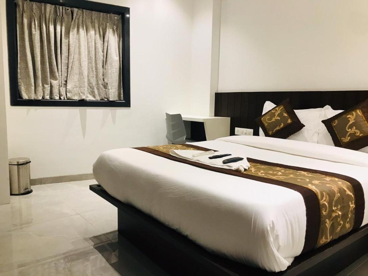 Hotel Flora Suites - Fort Mumbai Exteriör bild