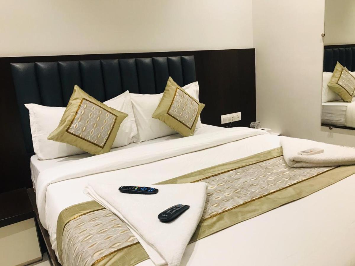 Hotel Flora Suites - Fort Mumbai Exteriör bild