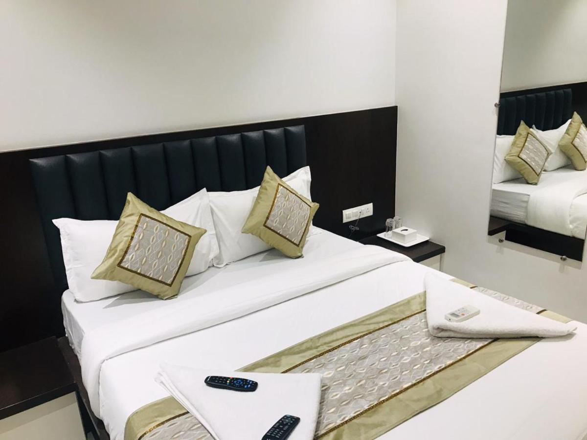 Hotel Flora Suites - Fort Mumbai Exteriör bild