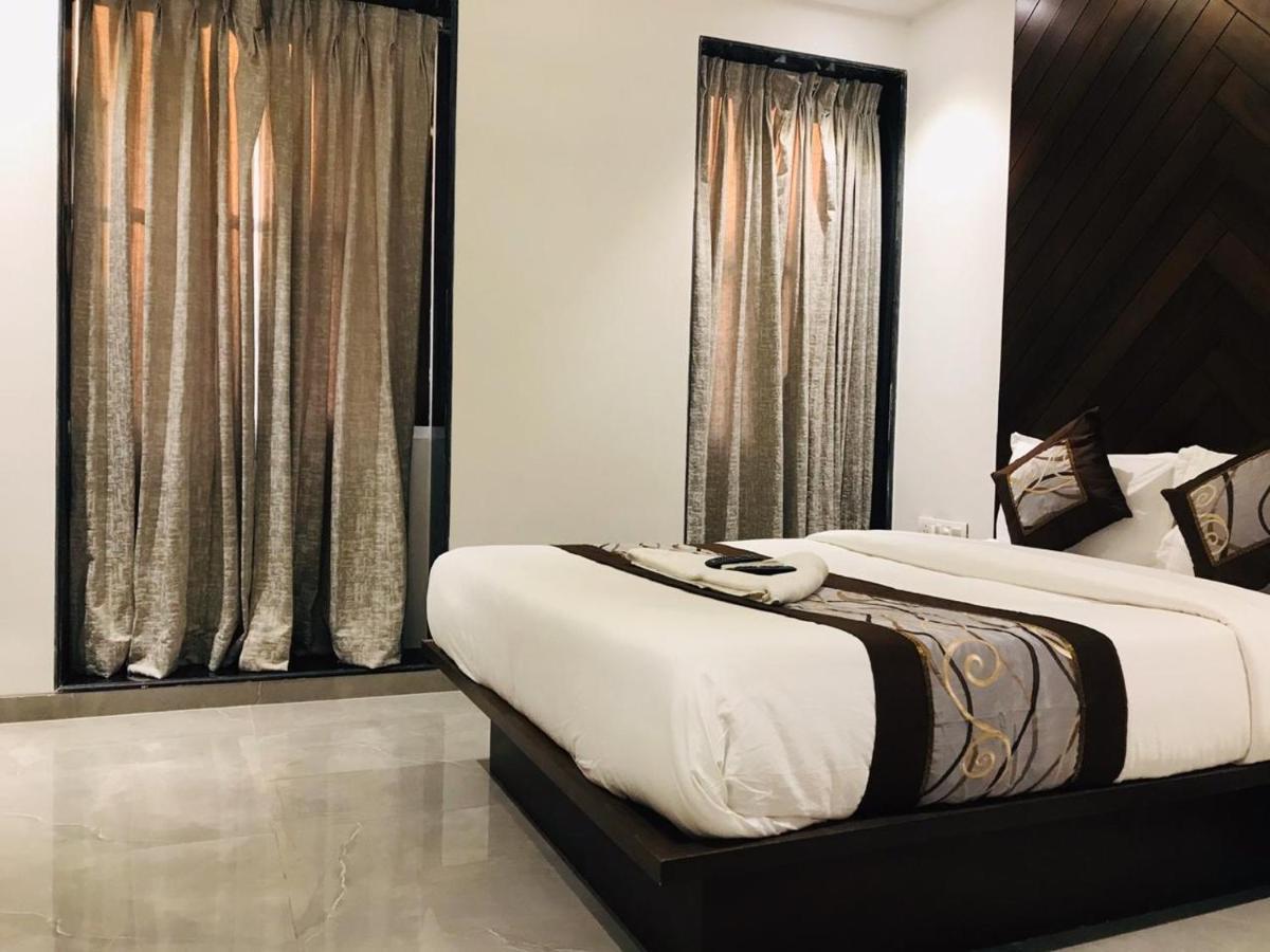 Hotel Flora Suites - Fort Mumbai Exteriör bild