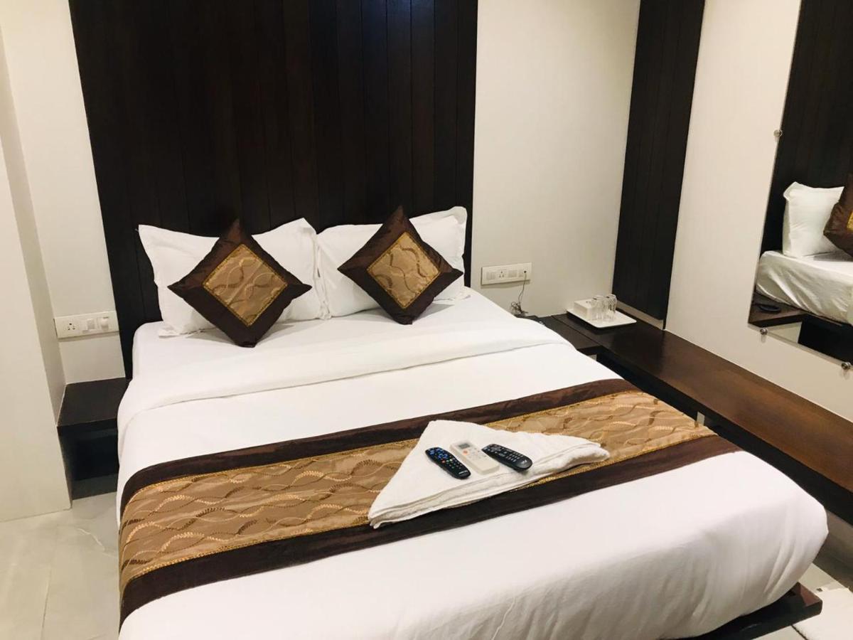 Hotel Flora Suites - Fort Mumbai Exteriör bild