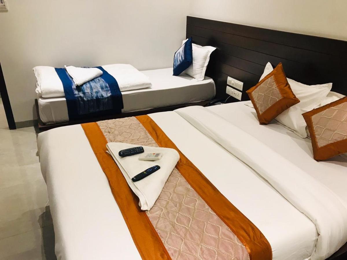 Hotel Flora Suites - Fort Mumbai Exteriör bild
