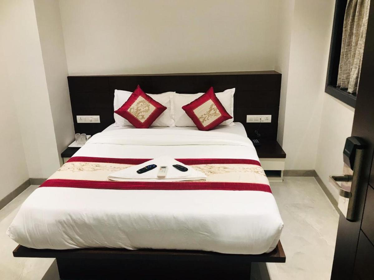 Hotel Flora Suites - Fort Mumbai Exteriör bild