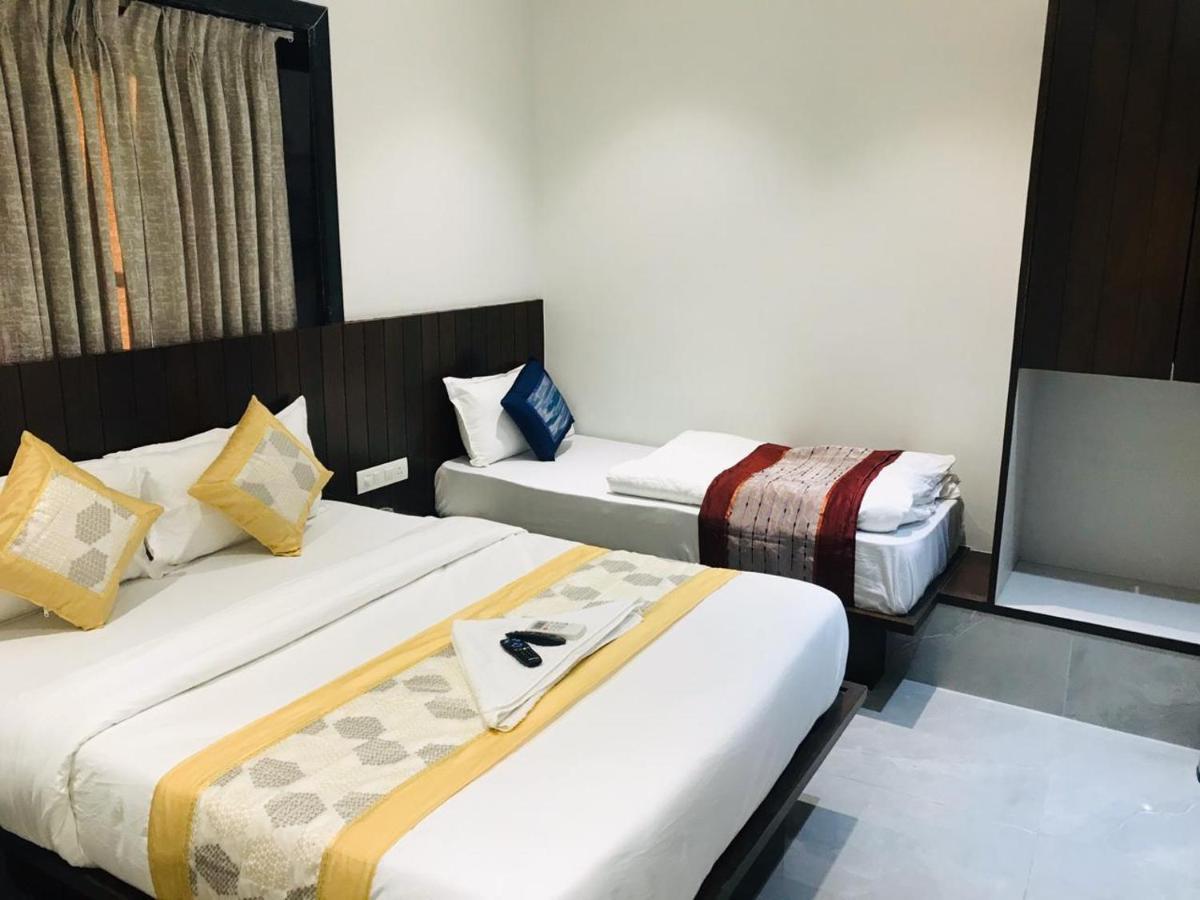Hotel Flora Suites - Fort Mumbai Exteriör bild