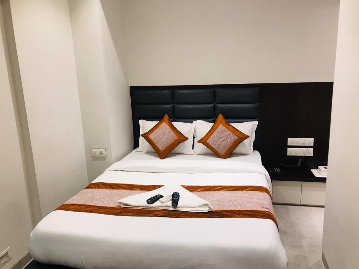 Hotel Flora Suites - Fort Mumbai Exteriör bild