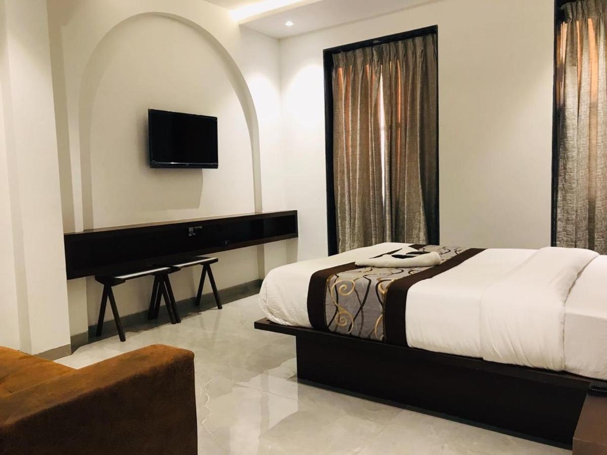 Hotel Flora Suites - Fort Mumbai Exteriör bild