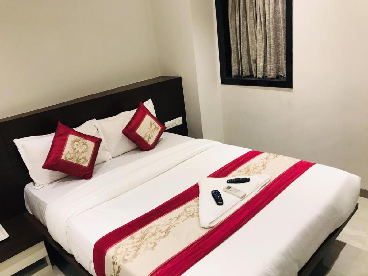 Hotel Flora Suites - Fort Mumbai Exteriör bild