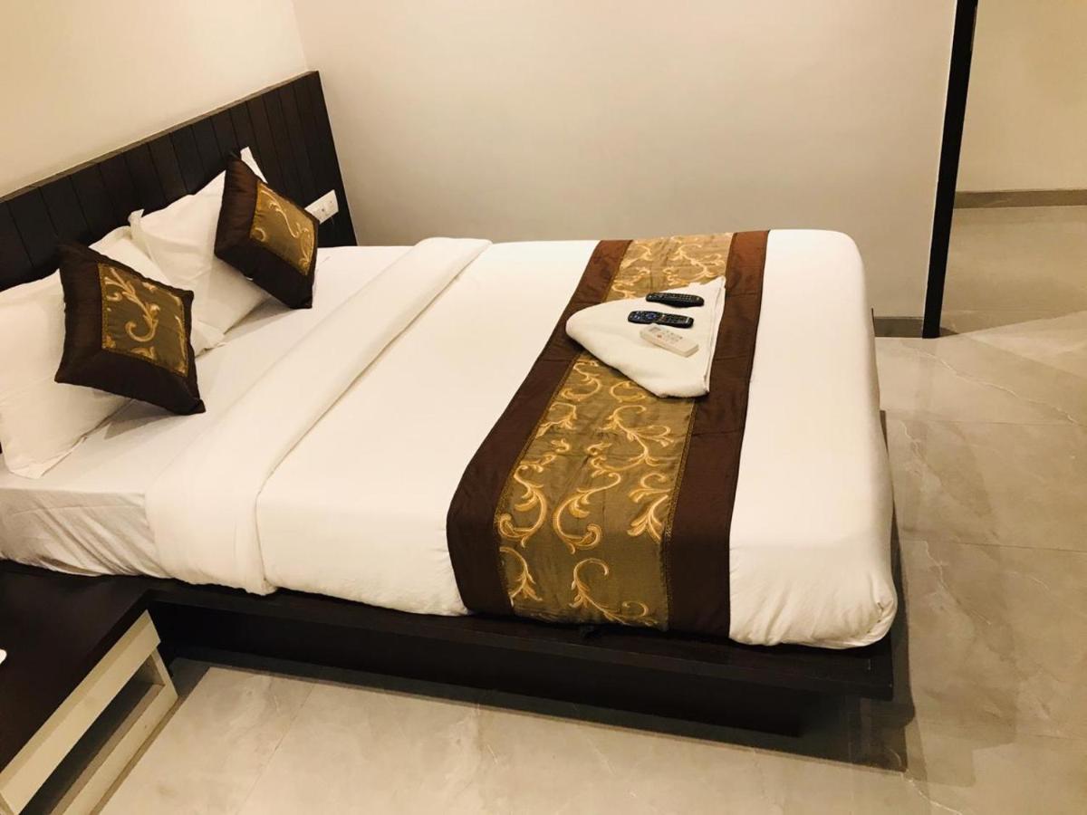 Hotel Flora Suites - Fort Mumbai Exteriör bild