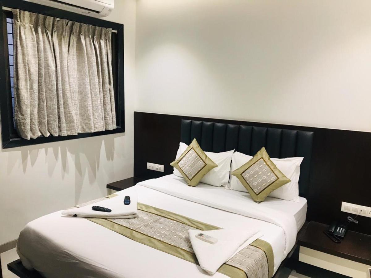 Hotel Flora Suites - Fort Mumbai Exteriör bild
