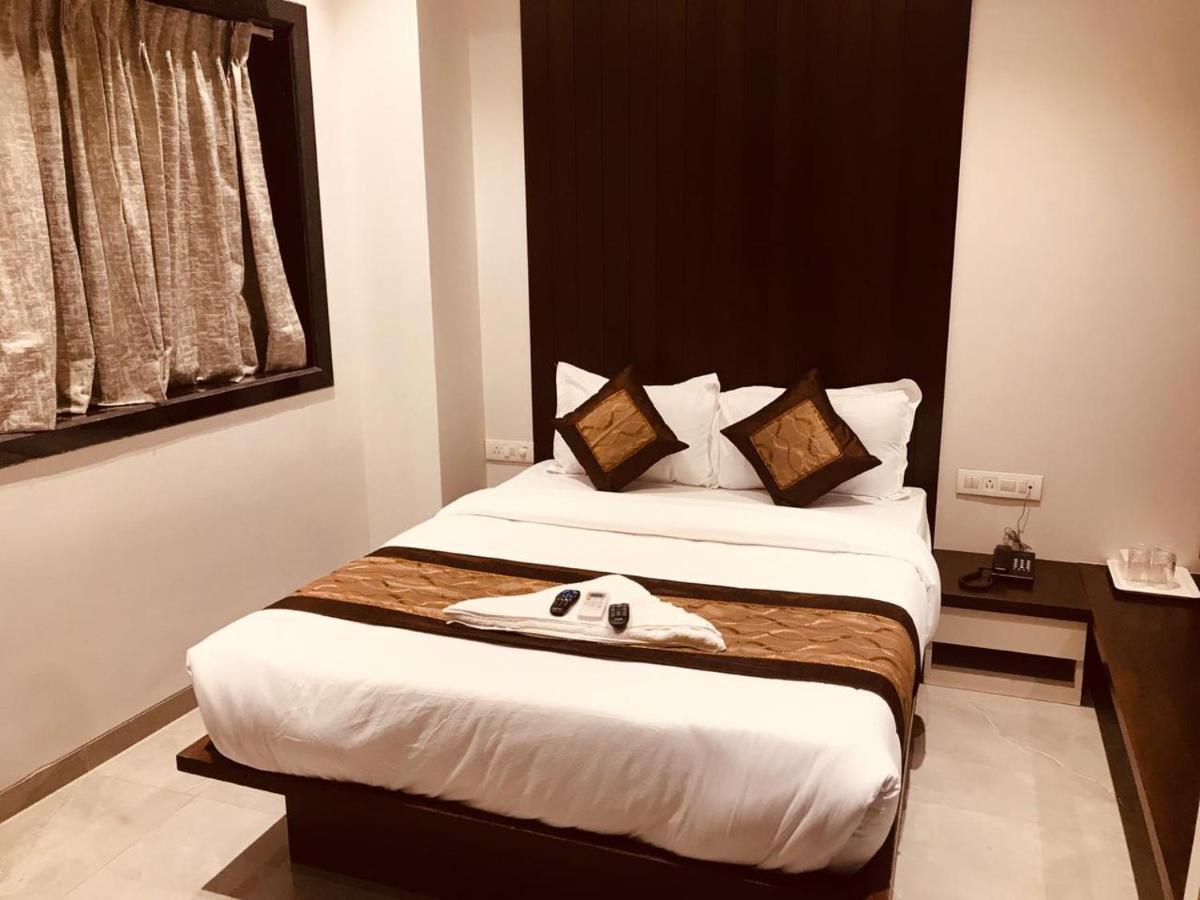 Hotel Flora Suites - Fort Mumbai Exteriör bild