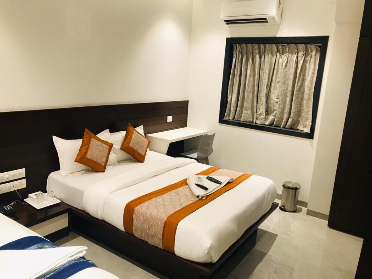 Hotel Flora Suites - Fort Mumbai Exteriör bild