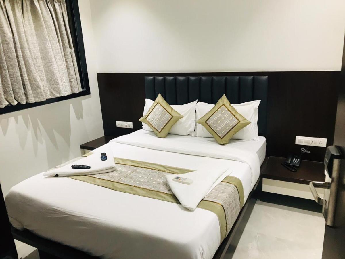 Hotel Flora Suites - Fort Mumbai Exteriör bild