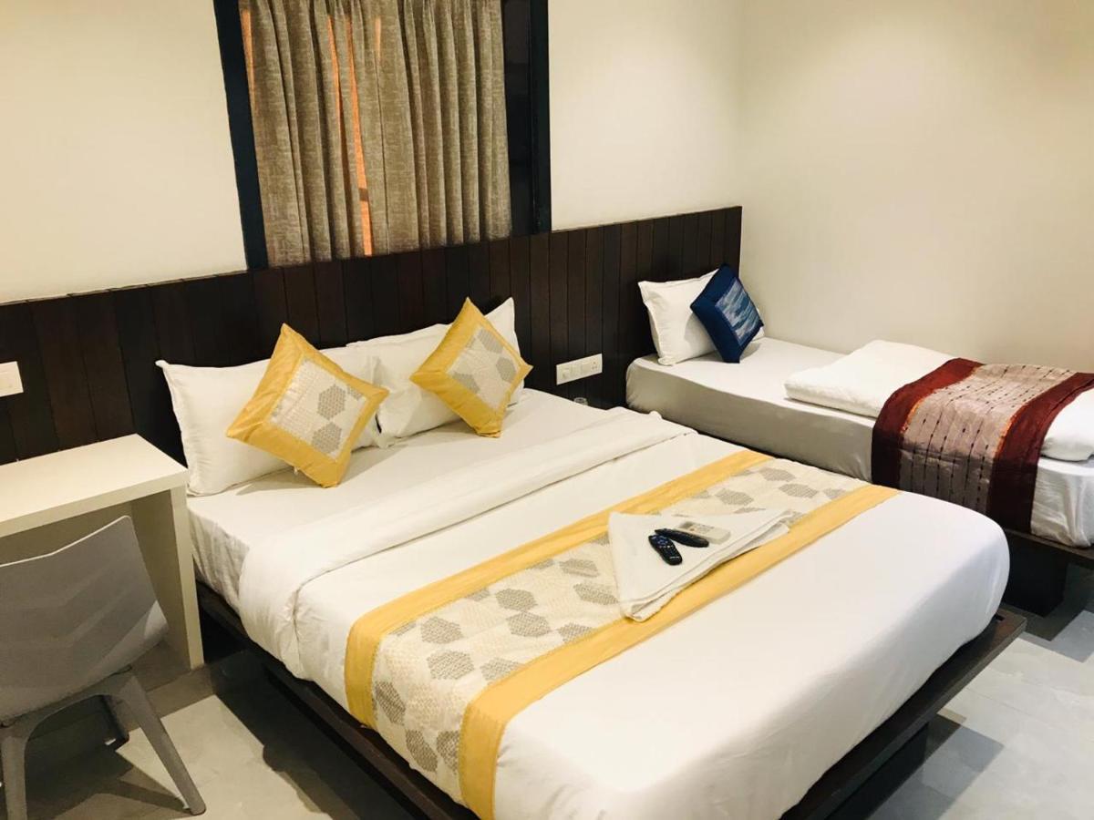Hotel Flora Suites - Fort Mumbai Exteriör bild