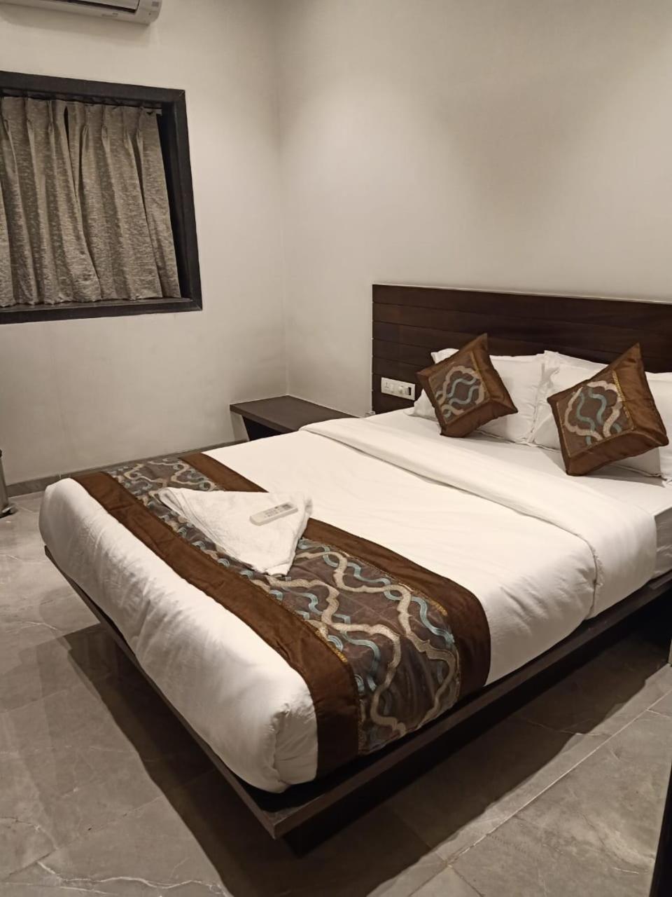 Hotel Flora Suites - Fort Mumbai Exteriör bild
